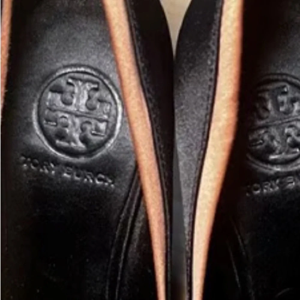 Tory Burch Black Satin Pointed Toe Pumps with Tan Bow Trim - Size 10M